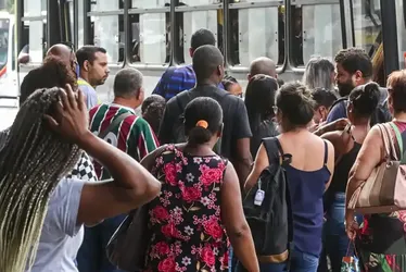 Imagem ilustrativa da imagem Desemprego recua para 6,2% em maio, o menor para o período desde 2012