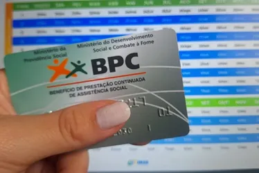 Imagem ilustrativa da imagem 10 mil idosos podem deixar de receber Bolsa Família no ES com nova lei