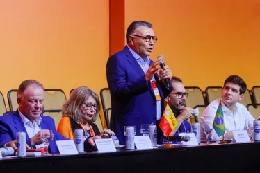 Imagem ilustrativa da imagem Em congresso do PSB, Casagrande defende autocrítica e debate com segmentos sociais