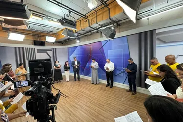 Imagem ilustrativa da imagem Em tarde de bênção, Dom Paulo Jackson visita a Redação da TV Tribuna