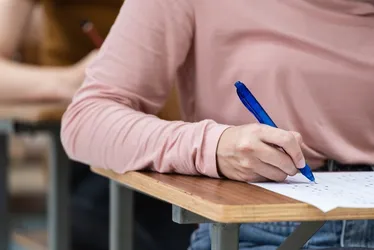 Imagem ilustrativa da imagem "Enem dos concursos": metade de vagas para a 2ª fase para mulheres