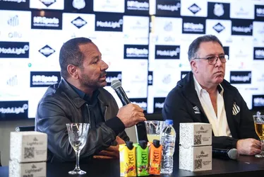Imagem ilustrativa da imagem ‘Eu quero que ele fique’, diz pai de Neymar sobre futuro do filho no Santos