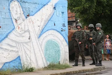 Imagem ilustrativa da imagem Família se muda do Rio de Janeiro por causa da violência: ‘Meu pai foi assaltado e feito refém’