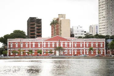 Imagem ilustrativa da imagem Ginásio Pernambucano será restaurado neste ano em que completa 200 anos