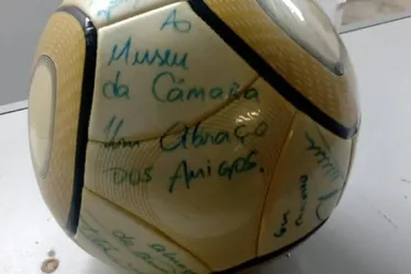 Imagem ilustrativa da imagem Homem conhecido por pegar bola de Neymar é condenado a 17 anos de prisão pelo STF