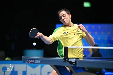 Imagem ilustrativa da imagem Hugo Calderano sofre, mas vence casaque e vai às oitavas no Mundial de tênis de mesa