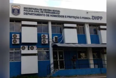 Imagem ilustrativa da imagem Idoso é morto a facadas dentro de casa e duas mulheres são presas por latrocínio