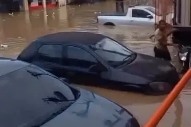 Imagem ilustrativa da imagem Igarassu decreta Estado de Emergência após Rio São Domingos transbordar; COM VÍDEOS