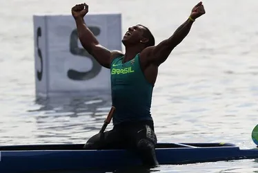 Imagem ilustrativa da imagem Isaquias Queiroz leva a medalha de ouro na Copa do Mundo de canoagem na Hungria