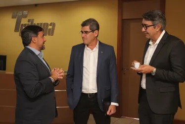 Imagem ilustrativa da imagem Jorge Oliveira, presidente da ArcelorMittal Brasil, visita a sede da Rede Tribuna