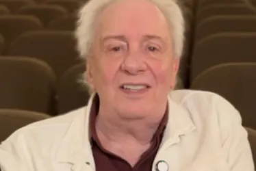 Imagem ilustrativa da imagem Marco Nanini adota ponto eletrônico no teatro: 'Não está nada na ponta da língua'