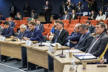 Imagem ilustrativa da imagem Moraes nega pedido de Bolsonaro para exibir vídeos em interrogatório nesta terça