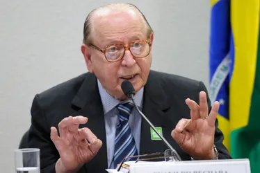 Imagem ilustrativa da imagem Morre Evanildo Bechara, um dos maiores gramáticos do Brasil e membro da ABL