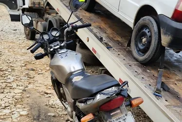 Imagem ilustrativa da imagem Motocicleta com mais de R$ 205 mil em multas é apreendida durante blitz no ES