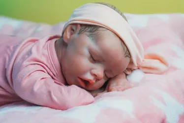 Imagem ilustrativa da imagem Mulher tenta vacinar bebê reborn em posto de saúde: 'só abrir uma agulha e fingir'