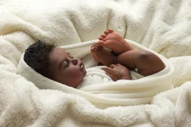 Imagem ilustrativa da imagem Multa de até R$ 30 mil para quem utilizar bebê reborn para obter benefícios