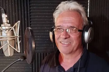 Imagem ilustrativa da imagem Músico do grupo gaúcho Os Qüeras morre durante show aos 65 anos