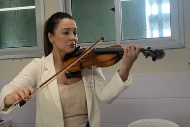 Imagem ilustrativa da imagem Músico em coma recebe visita de colega em Hospital Estadual de Vitória