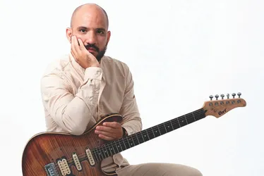Imagem ilustrativa da imagem Músico popular capixaba aposta em releituras de clássicos