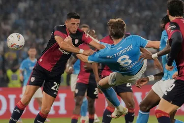 Imagem ilustrativa da imagem Napoli leva susto da Inter, mas é campeão italiano com golaço de voleio