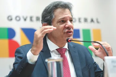 Imagem ilustrativa da imagem Novos impostos vão mexer com dinheiro da classe média no banco