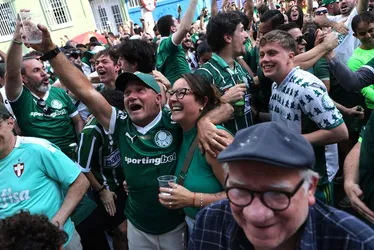 Imagem ilustrativa da imagem Palmeirenses não ligam para delay da TV na Caraíbas e estão otimistas para ir às oitavas do Mundial