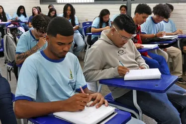 Imagem ilustrativa da imagem Pé-de-Meia: nascidos em maio e junho recebem hoje parcela de R$ 200