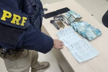 Imagem ilustrativa da imagem Polícia apreende arma e quase meio milhão de reais durante abordagem na BR101 no ES