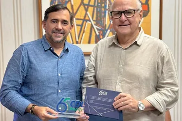 Imagem ilustrativa da imagem Presidente da CDL Recife visita TV Tribuna e entrega convite de 65 anos da entidade