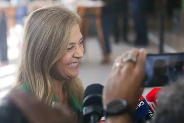 Imagem ilustrativa da imagem Presidente do Palmeiras diz ser ‘calmante’ do torcedor e se vangloria: ‘Leila, você é top’