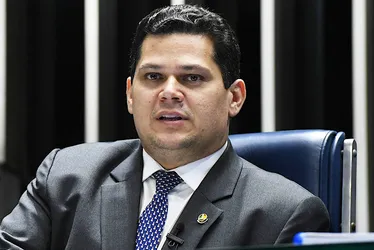Imagem ilustrativa da imagem Presidente do Senado promulga projeto que derrubou alta do IOF