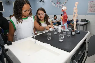 Imagem ilustrativa da imagem Recursos tecnológicos nas salas de aula