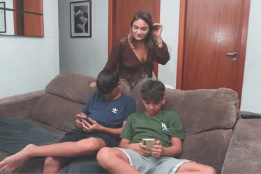 Imagem ilustrativa da imagem Redes sociais “privadas” usadas por adolescentes preocupam pais e especialistas
