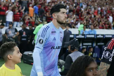Imagem ilustrativa da imagem Rossi engata milagres quando precisa e flerta com idolatria no Flamengo