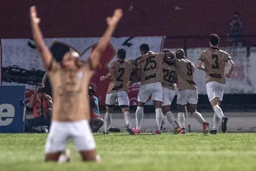 Imagem ilustrativa da imagem Santa Cruz perde invencibilidade no Arruda ao ser derrotado por 1x0 para o Central