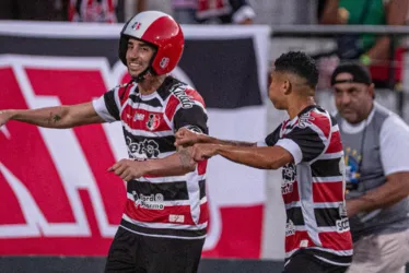 Imagem ilustrativa da imagem Santa Cruz vence o Sousa (PB) por 2 a 0  em placar que poderia ser maior