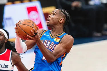 Imagem ilustrativa da imagem Shai Gilgeous-Alexander será declarado MVP da NBA e mantém hegemonia estrangeira