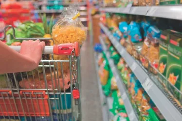 Imagem ilustrativa da imagem Shoppings e supermercados podem passar a ficar fechados aos domingos? Entenda