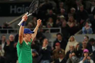 Imagem ilustrativa da imagem Sinner elimina Djokovic e encara Alcaraz em aguardada final em Roland Garros