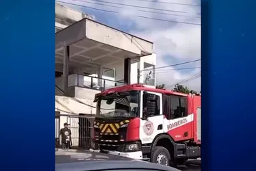 Imagem ilustrativa da imagem Suspeitos tentam incendiar casa durante ataque em Vila Velha