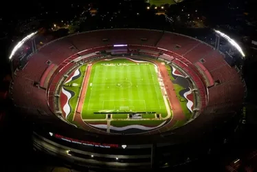 Imagem ilustrativa da imagem Torcedor do São Paulo atingido por placa recebe alta, mas pai continua sedado