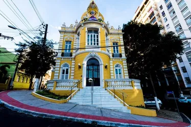 Imagem ilustrativa da imagem Uma viagem pela história em aulas sobre monumentos do Centro de Vitória
