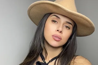 Imagem ilustrativa da imagem VÍDEO | Cantora é agredida em frente de casa e tem parte do cabelo cortado em SC