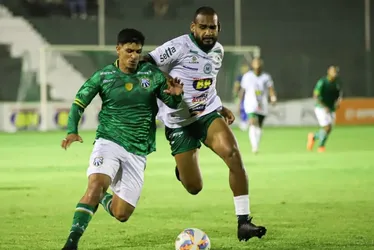 Imagem ilustrativa da imagem VÍDEO | Jogo em MG fica 43 minutos parado após árbitro voltar atrás em gol polêmico