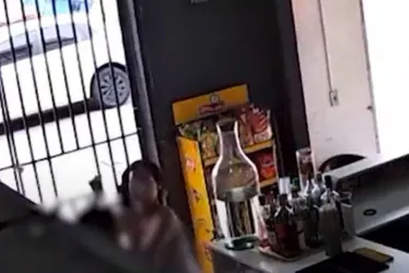 Imagem ilustrativa da imagem VÍDEO | Jovem é esfaqueada com canivete em tabacaria na Serra; veja o que se sabe