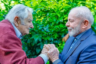 Imagem ilustrativa da imagem Velório de Mujica é prorrogado para a chegada de Lula, diz jornal uruguaio