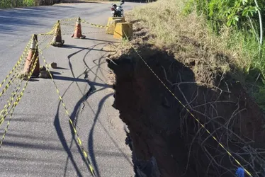 Imagem ilustrativa da imagem Vídeo mostra risco de desabamento em trecho da PE-004, na Mata Norte