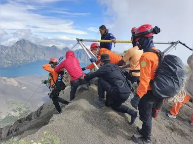 Juliana Marins caiu em um penhasco na trilha do Monte Rinjani, na Indonésia