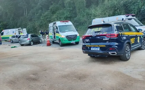 
          Imagem ilustrativa da imagem Acidente entre dois carros deixa vítima fatal na BR-101
          