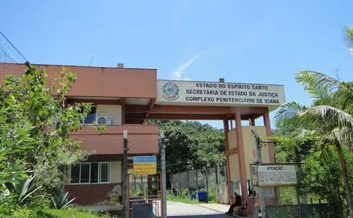 
          Imagem ilustrativa da imagem Advogada é impedida de entrar em presídio por confusão por causa de roupa em Viana
          